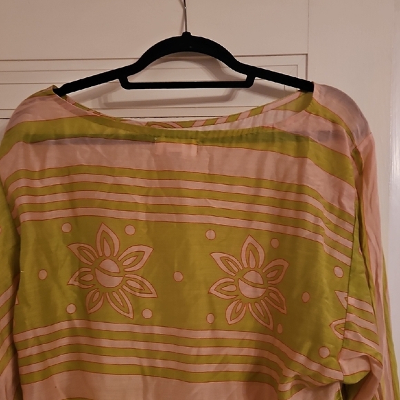 Long Sleeve Relaxed Blouse with Ruched Details, Pink/Green, Excelkent Condition! - Picture 3 of 6